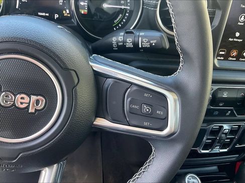 Used 2023 Jeep Wrangler Unlimited Sahara AWD/4WD image 19