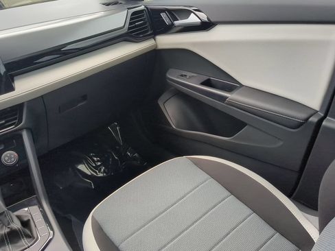 Certified 2025 Volkswagen Taos S FWD image 15