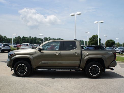 Used 2026 Toyota Tacoma TRD Sport w/ TRD Sport Premium Package AWD/4WD image 13