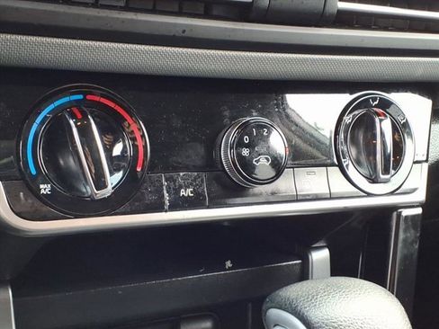 Used 2022 Kia Seltos LX image 14