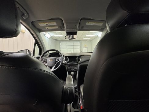 Used 2018 Chevrolet Trax LT w/ LT Convenience Package image 18