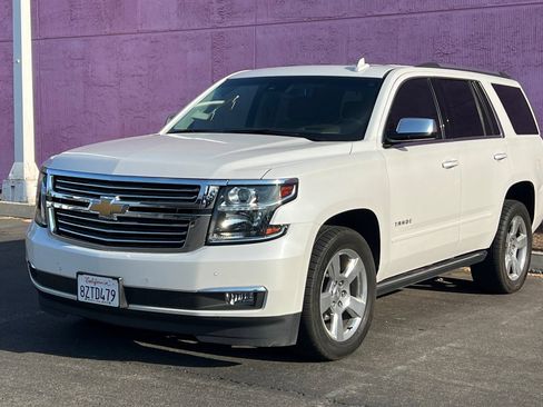 Used 2020 Chevrolet Tahoe Premier w/ Premier 6.2L Value Package AWD/4WD image 2