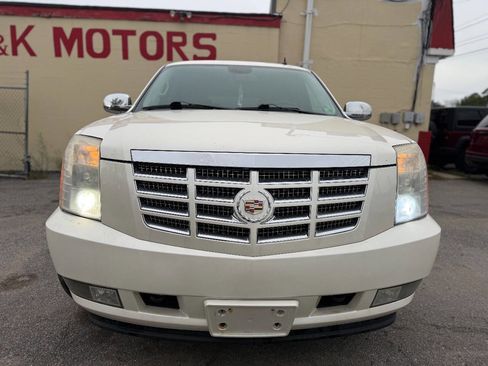 Used 2009 Cadillac Escalade AWD image 2
