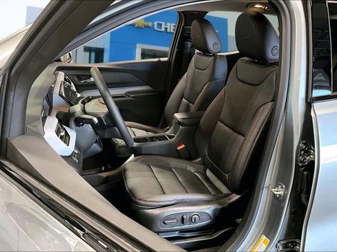 New 2027 Chevrolet Bolt RS w/ Technology Package FWD image 9