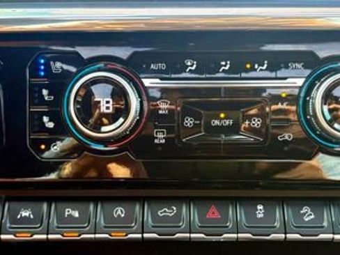 Used 2024 GMC Sierra 1500 Denali Ultimate image 39