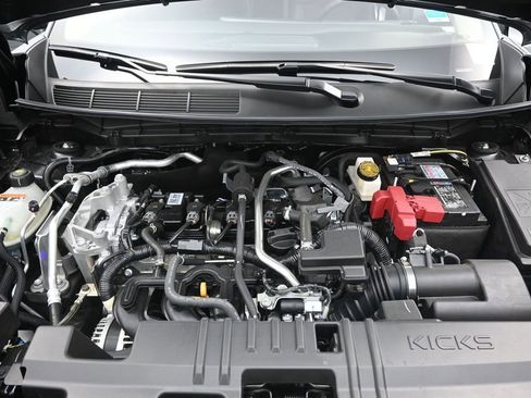 Used 2026 Nissan Kicks SR FWD image 12