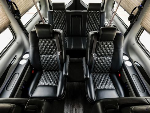 Used 2024 Mercedes-Benz Sprinter 2500 image 83