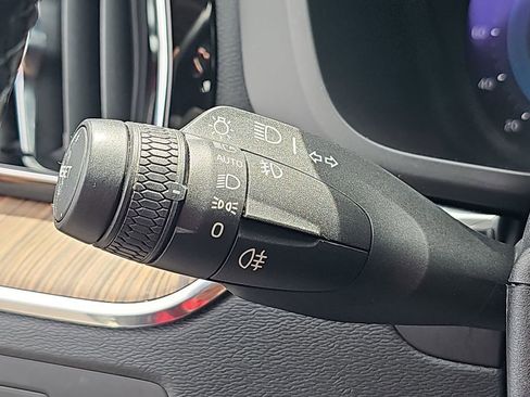 Used 2023 Volvo XC60 B5 Plus w/ Protection Package Premier FWD image 31