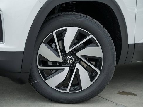 New 2026 Volkswagen Atlas SE image 2