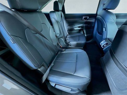 Used 2025 Kia Sorento EX w/ EX Panoramic Sunroof Package image 25