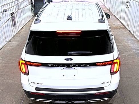 Used 2026 Ford Explorer Active w/ Active Comfort Package AWD/4WD image 8