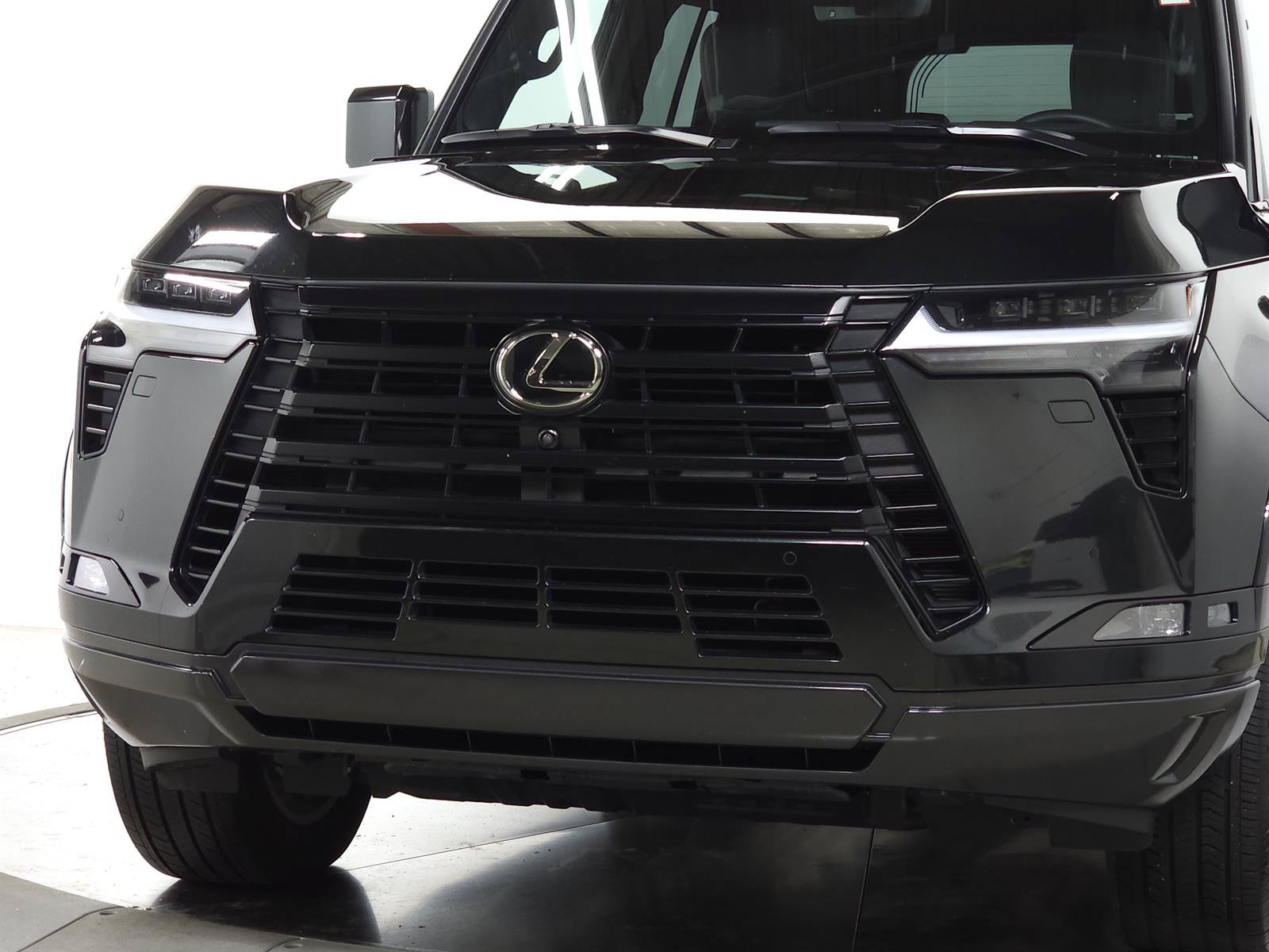 Used 2024 Lexus GX 550 w/ Accessory Package (Z1) AWD/4WD image 3