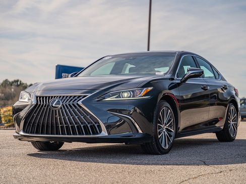 Used 2023 Lexus ES 350 w/ Premium Package image 3