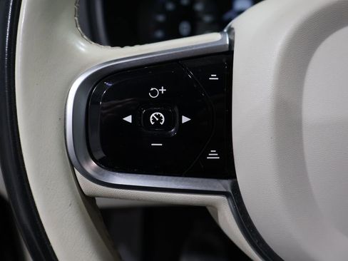 Used 2020 Volvo XC90 T6 Momentum image 36