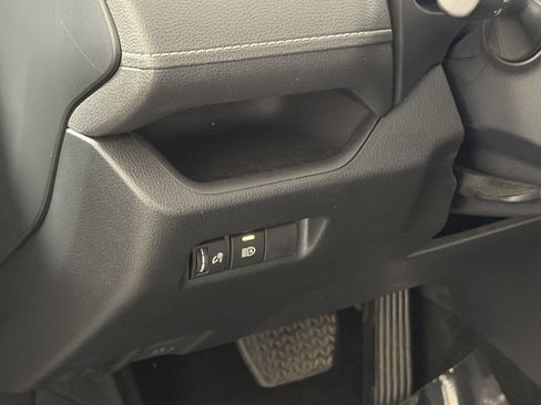 Used 2025 Toyota RAV4 XLE AWD/4WD image 12