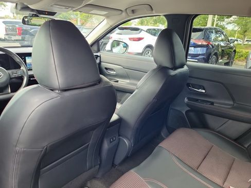 Used 2025 Nissan Kicks SR FWD image 12