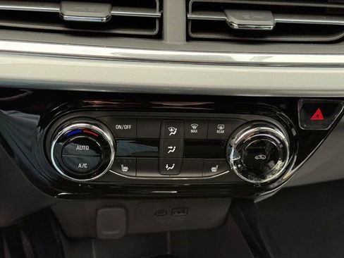 Used 2025 Chevrolet Trax LT w/ Driver Confidence Package image 22