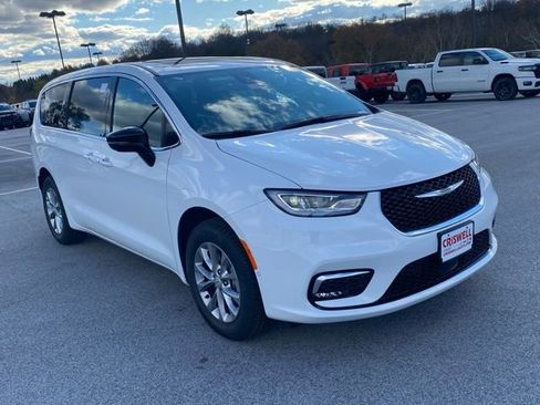 New 2026 Chrysler Pacifica Limited w/ Uconnect Theater Family Group image 2