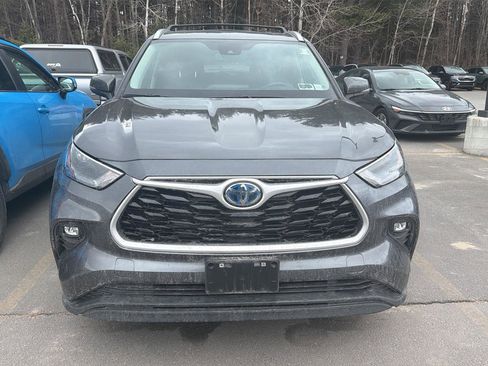 Used 2023 Toyota Highlander XLE image 2