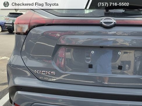 Used 2024 Nissan Kicks SR w/ SR Premium Package image 7