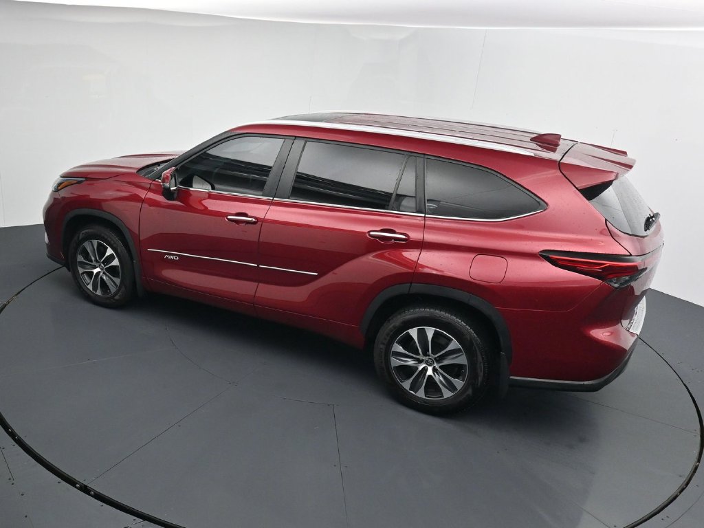 Used 2023 Toyota Highlander XLE AWD/4WD image 27
