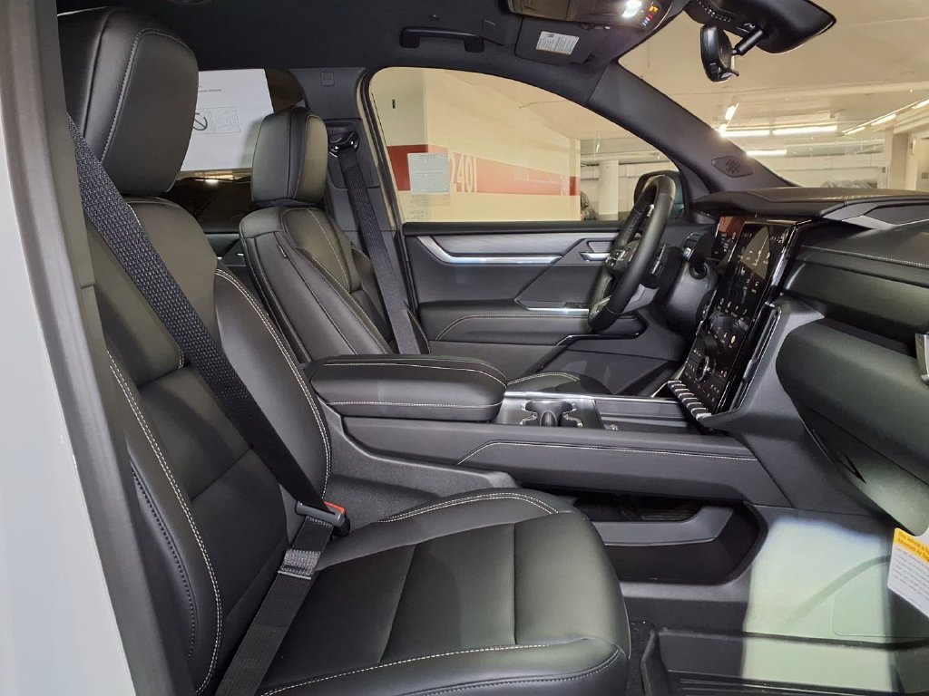 Used 2026 GMC Acadia Elevation w/ Black Edition FWD image 4