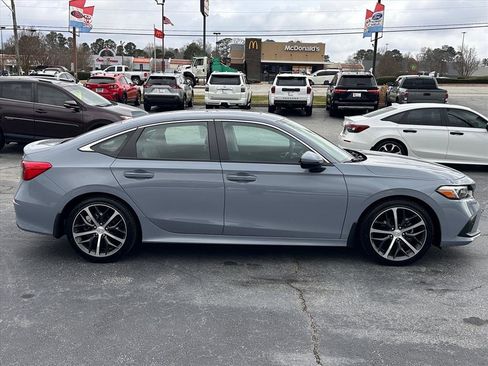 Used 2024 Honda Civic Touring image 2