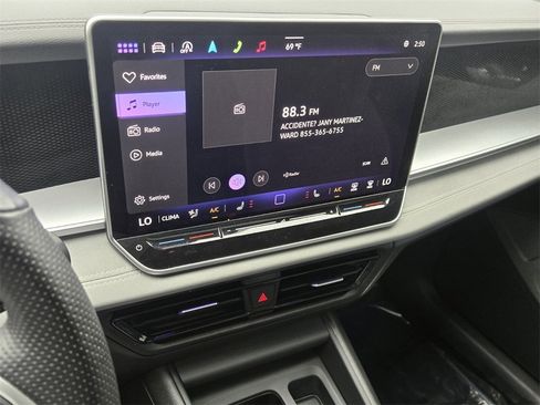 Used 2025 Volkswagen Tiguan SE R-Line image 20