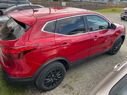 Used 2018 Nissan Rogue Sport S AWD/4WD image 3