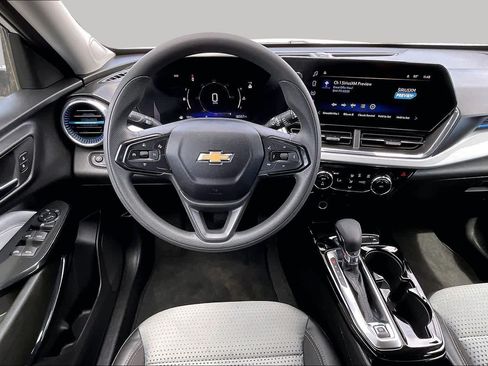Used 2026 Chevrolet Trax LT FWD image 6