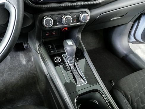 Used 2023 Nissan Kicks SV image 16