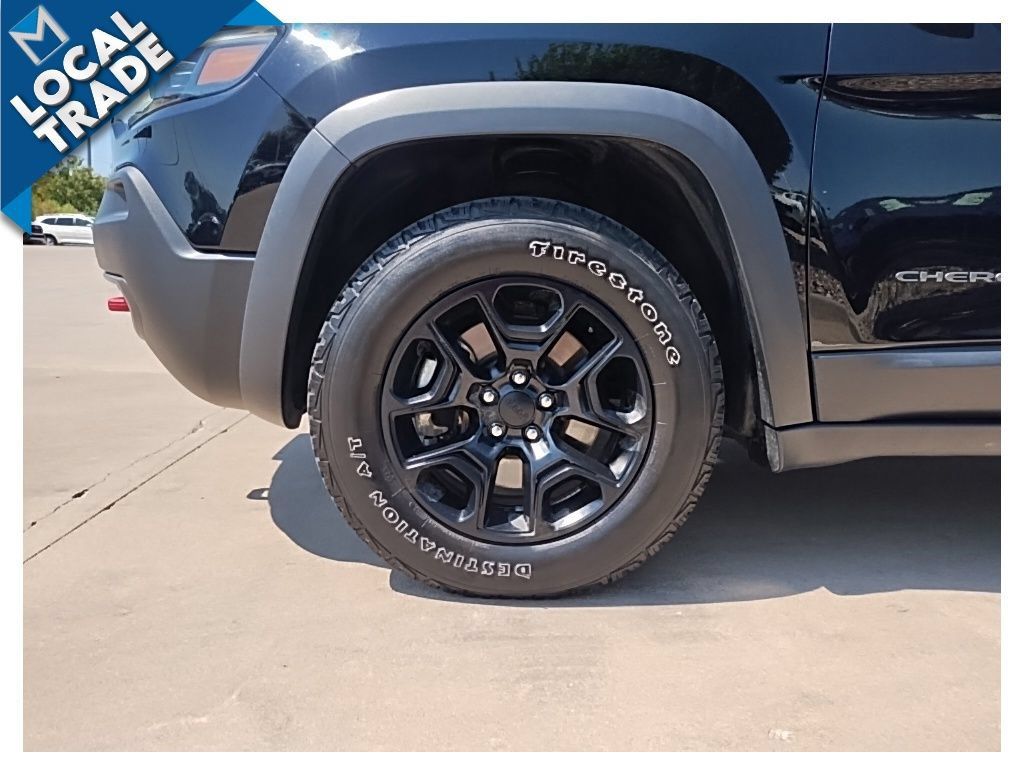 Used 2021 Jeep Cherokee Trailhawk w/ Premium Leather Package AWD/4WD image 13