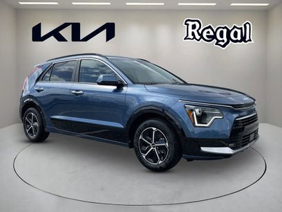 New 2025 Kia Niro SX