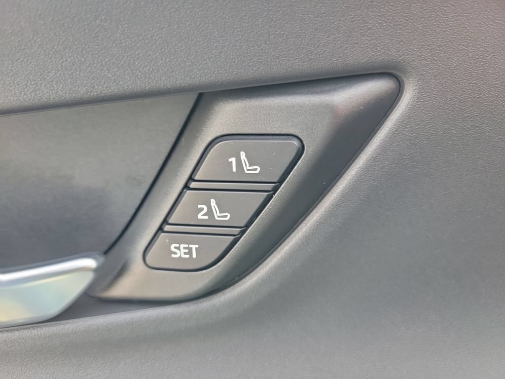 New 2027 Toyota Prius Limited w/ Limited Premium Package FWD image 22