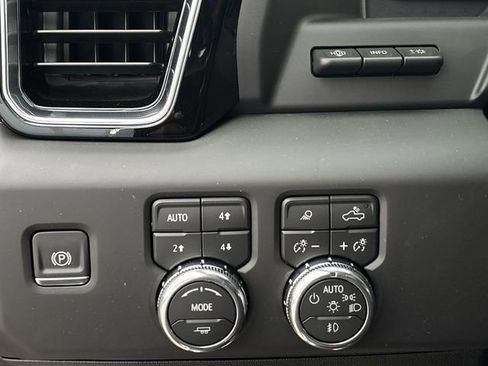 New 2026 GMC Sierra 2500 Denali Ultimate image 17