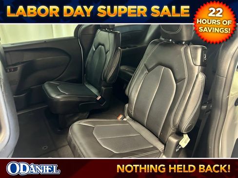 Used 2025 Chrysler Pacifica Select FWD image 6