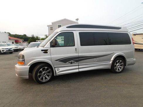 Used 2016 Chevrolet Express 2500 RWD image 5