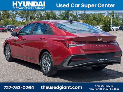 Used 2024 Hyundai Elantra SEL FWD image 3