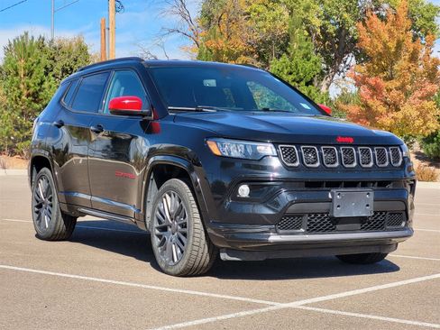 Used 2023 Jeep Compass Limited image 3