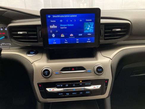 Used 2023 Ford Explorer XLT RWD image 15