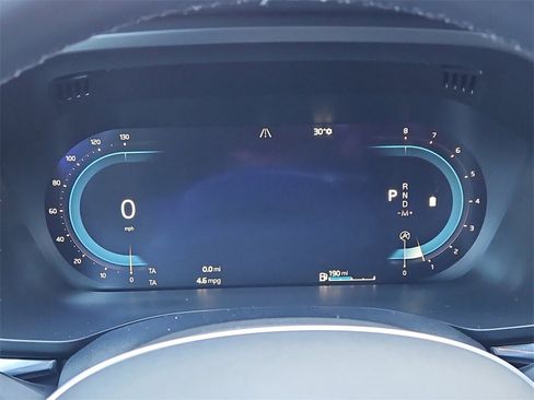 Used 2022 Volvo XC60 B5 Momentum image 33