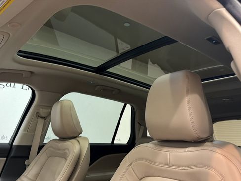 Used 2023 Lincoln Aviator Reserve w/ Elements Package Plus RWD image 10