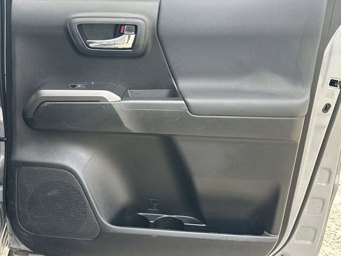 Used 2021 Toyota Tacoma TRD Sport image 17