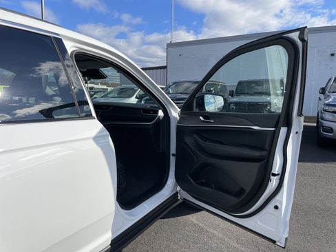 Certified 2023 Jeep Grand Cherokee Limited image 8