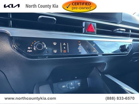 Certified 2025 Kia Sorento LX image 27