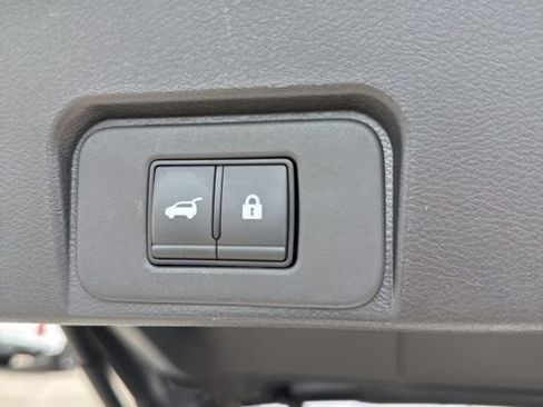 Used 2025 Nissan Rogue SV AWD/4WD image 22