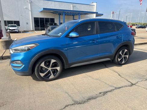 Used 2018 Hyundai Tucson Sport FWD image 2