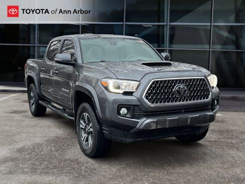 Used 2019 Toyota Tacoma TRD Sport image 1