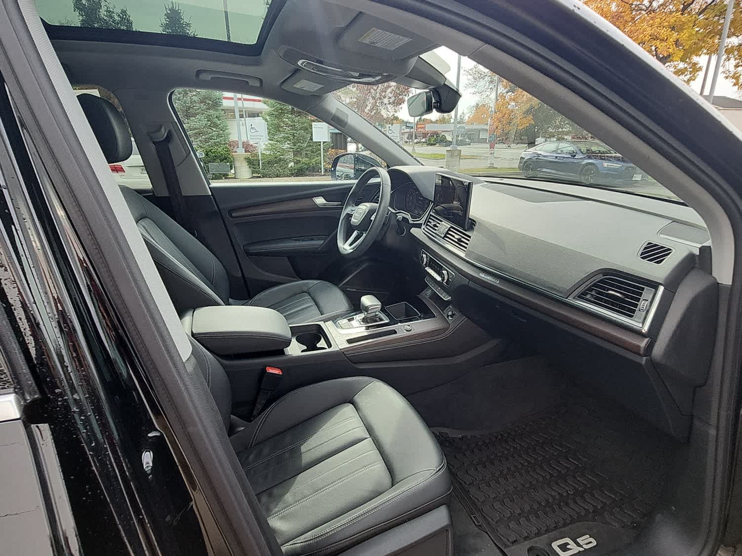 Used 2023 Audi Q5 2.0T Premium Plus w/ Premium Plus Package AWD/4WD image 18