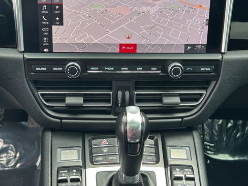 Used 2019 Porsche Macan AWD/4WD image 22